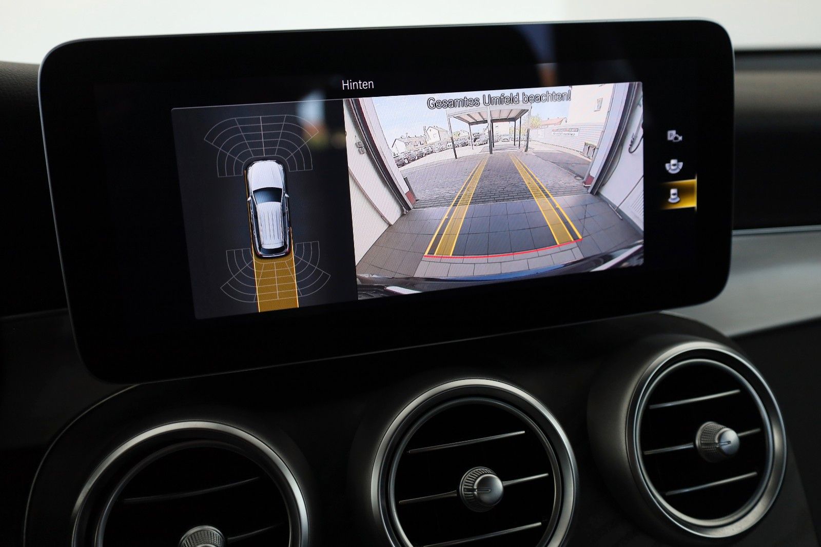 Fahrzeugabbildung Mercedes-Benz GLC 200d AMG Line TLeder,Navi,LED,Night/Park Pak