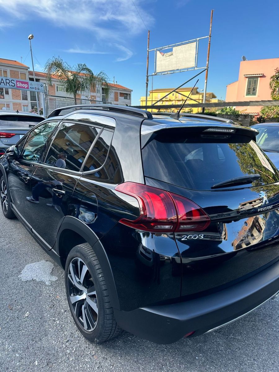Peugeot 2008 BlueHDi 100 S&S GT Line imagem 3