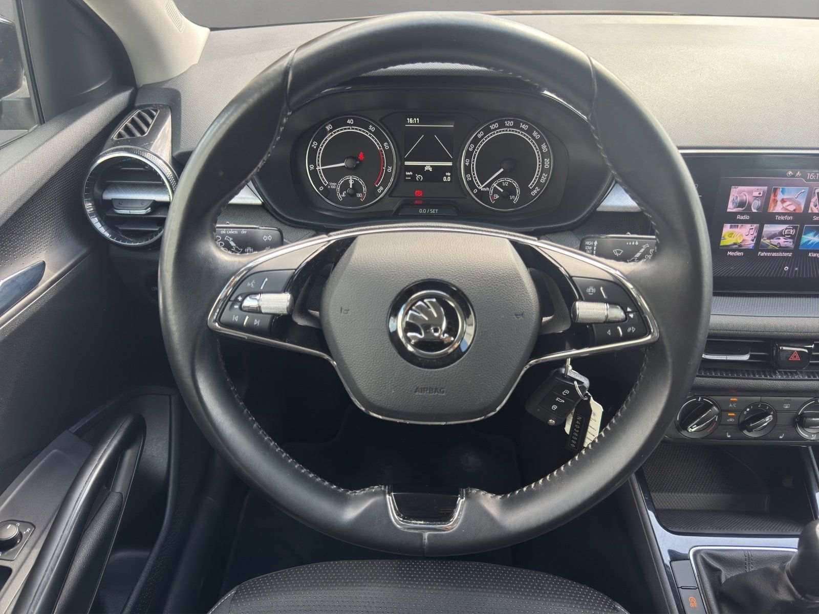 Fahrzeugabbildung SKODA Fabia 1.0 TSI Tour/SMART-LINK/PDC/LED/SHZ/