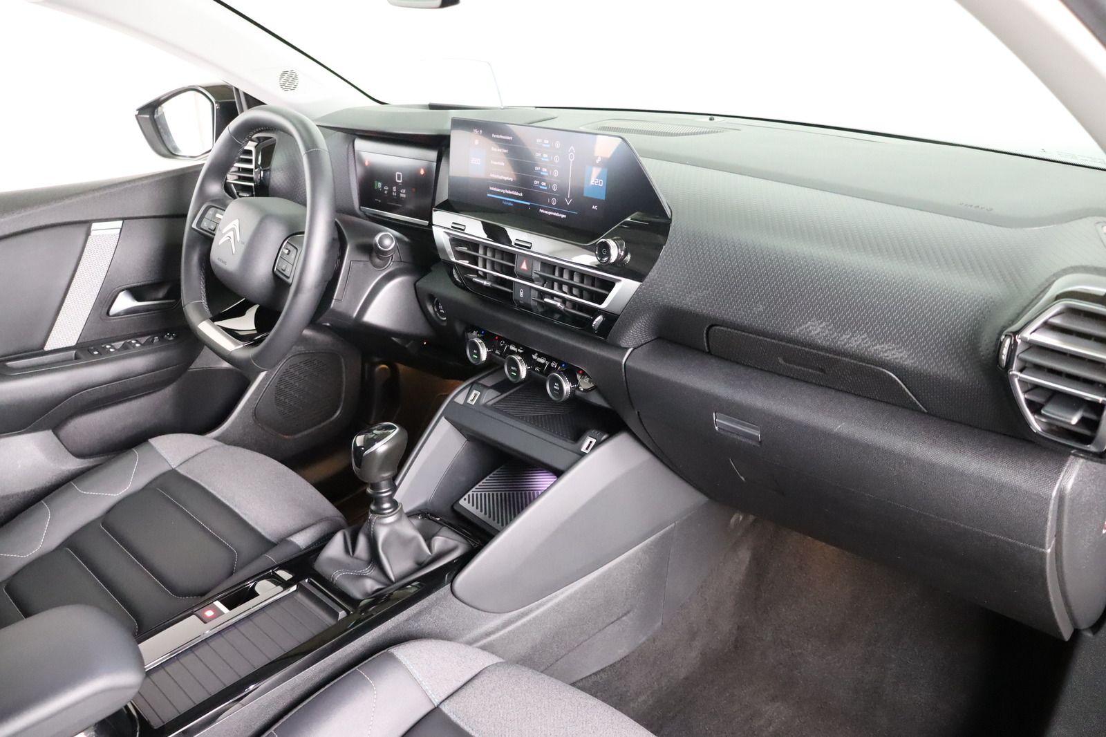 Fahrzeugabbildung Citroën C4 Shine PT 130 * HUD * LED * Navi *
