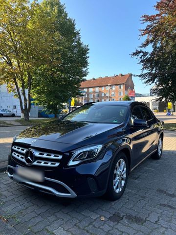 Mercedes-Benz Mercedes Benz GLA 250/ PANORAMA/AUTOMATIK/...