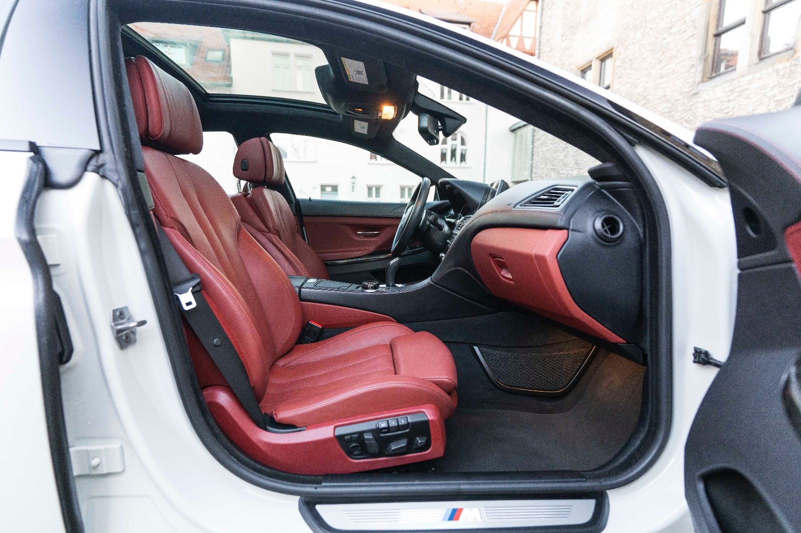 Fahrzeugabbildung BMW 640i GC M-SPORTPAKET HUD H&K LED KAM ALC TOTW