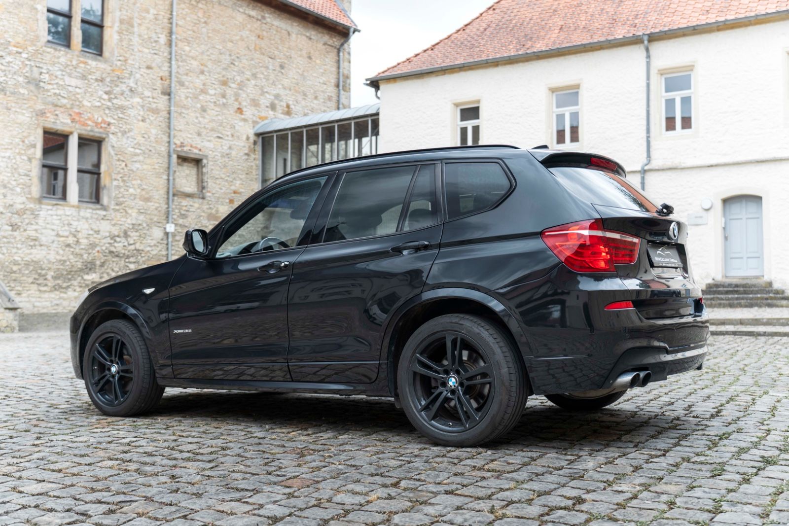 Fahrzeugabbildung BMW X3 xDrive35i M Sport HIFI KAM NAV SZH PANO M+S