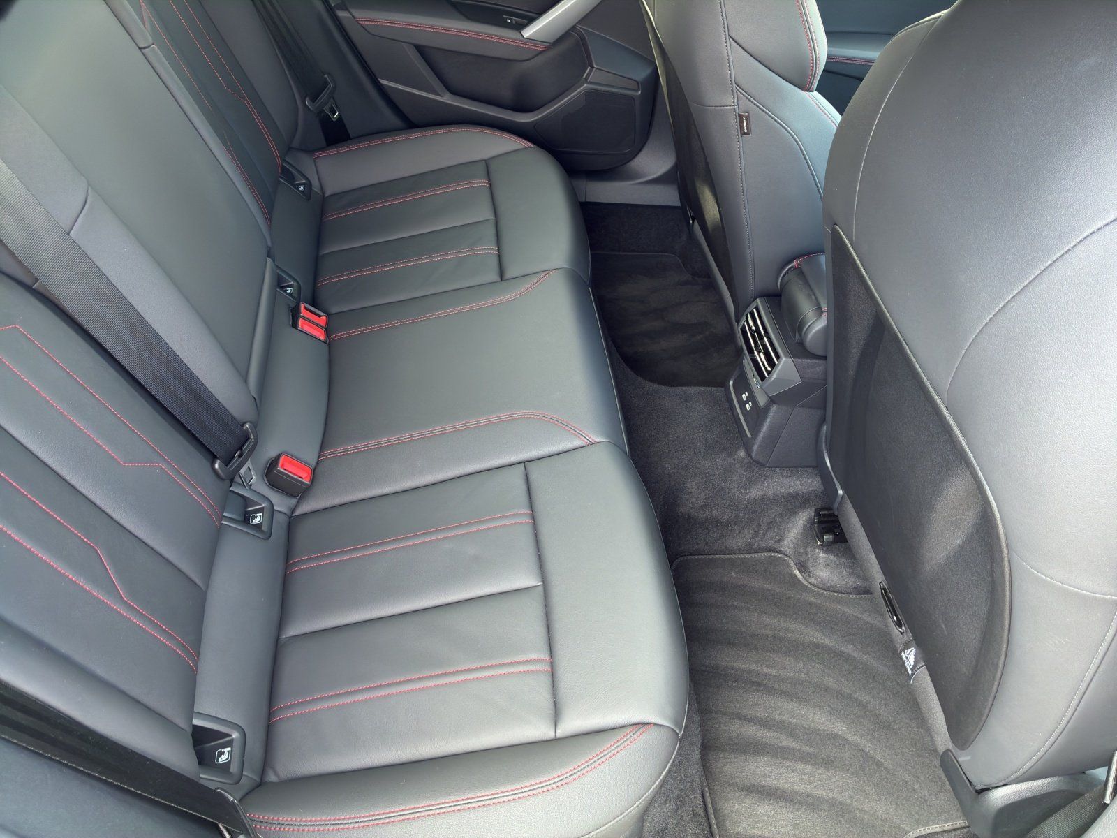 Fahrzeugabbildung Audi A3 Limousine 1.5 TFSI S-Line AHK,Kamera,LED,PDC