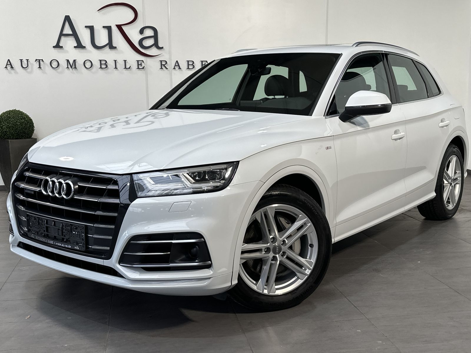 Fahrzeugabbildung Audi Q5 55 TFSIe Qu S-Line NAV+LED+AHK+VCOCK+PANO+SHZ
