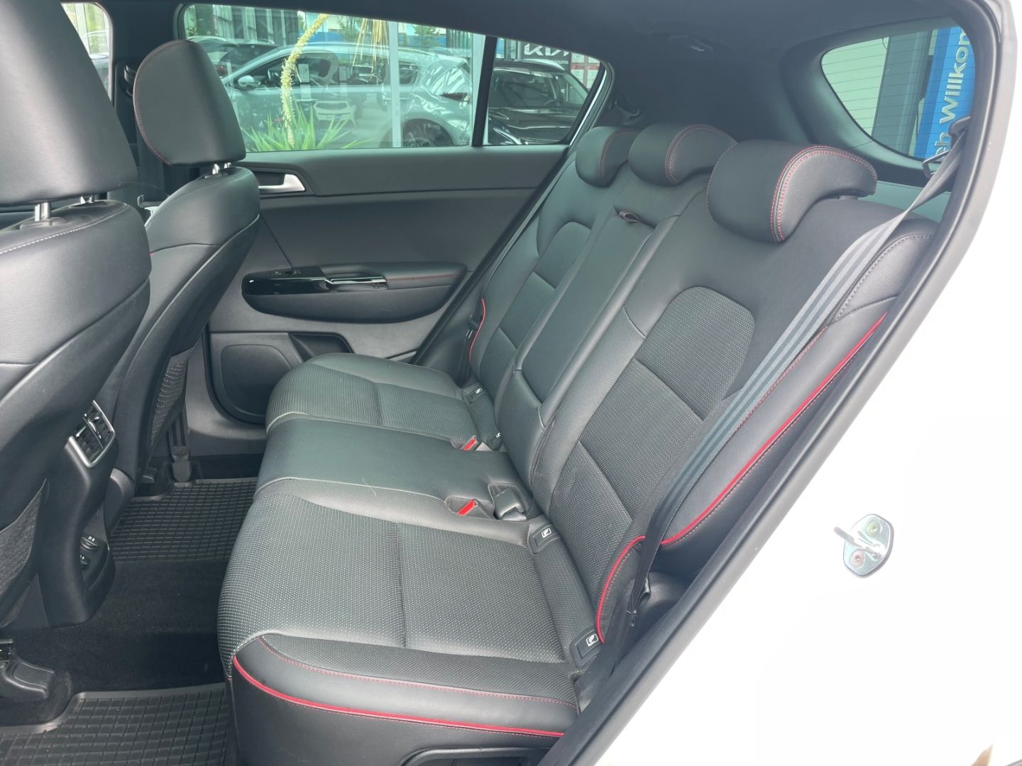 Fahrzeugabbildung Kia Sportage GT Line LED Schiebedach Kamera Volllede