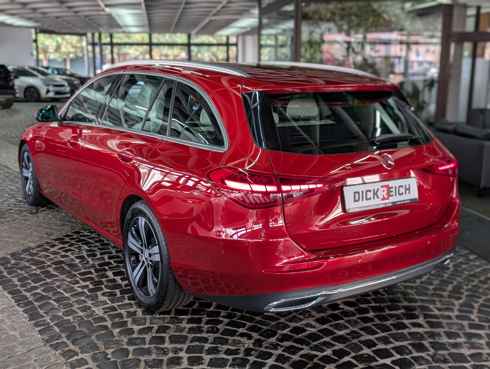 Fahrzeugabbildung Mercedes-Benz C 220 d T 2x Avantgarde LED AHK LEDER KAM 4x-SHZ