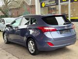 Hyundai i30 1.6 GDI FIFA World Cup 1.Hand Navi TÜV Neu - Hyundai i30 mit Benzin-Antrieb: Kombi, 1.6
