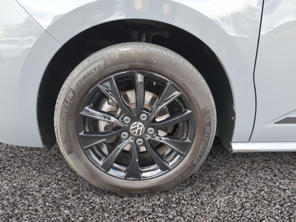 Fahrzeugabbildung Volkswagen T7 Multivan Edition IQ.Light AHZV ACC LED