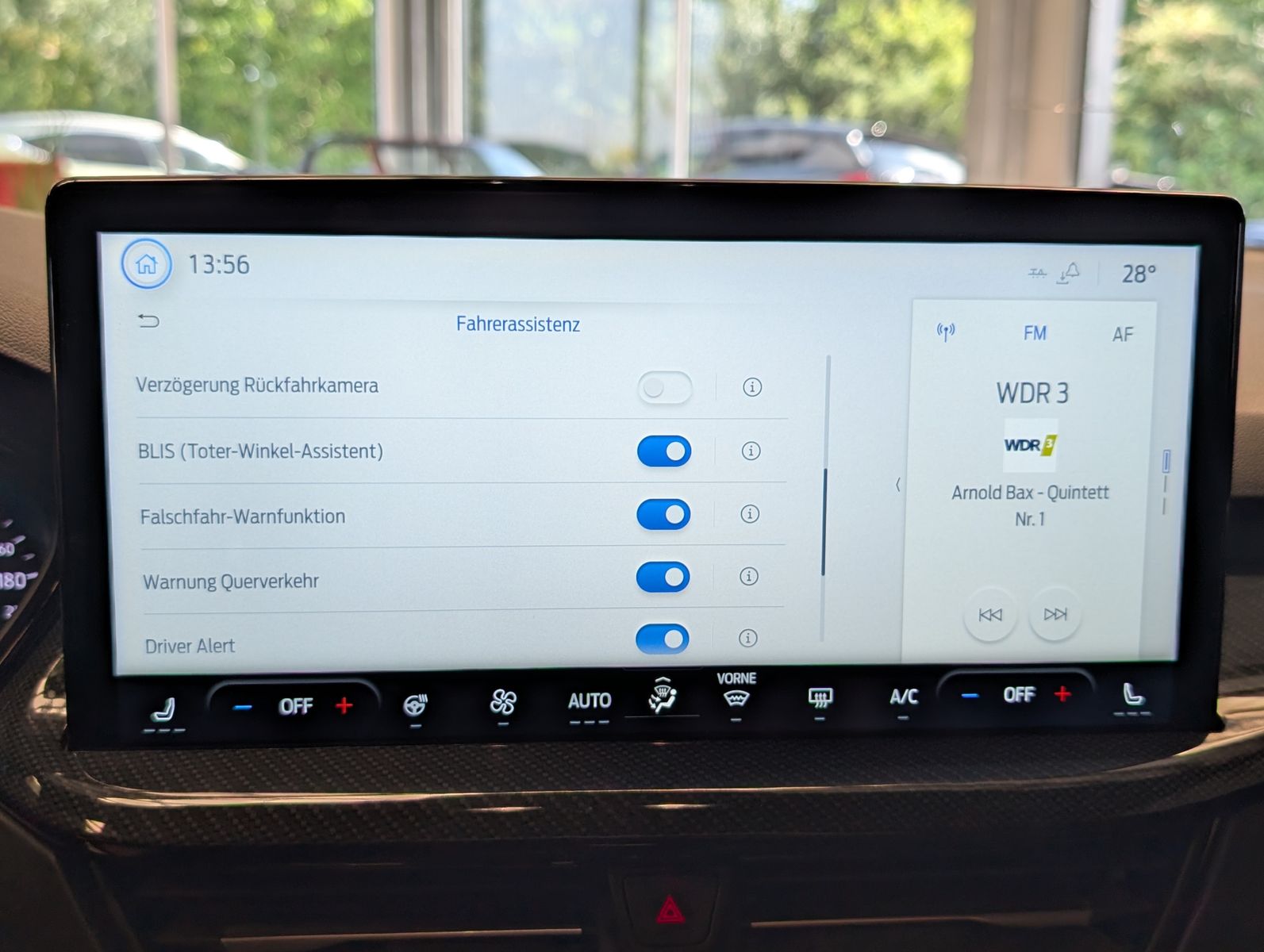 Fahrzeugabbildung Ford Focus 1.0 EB ST-Line ACC LED CAM Styling WINTER