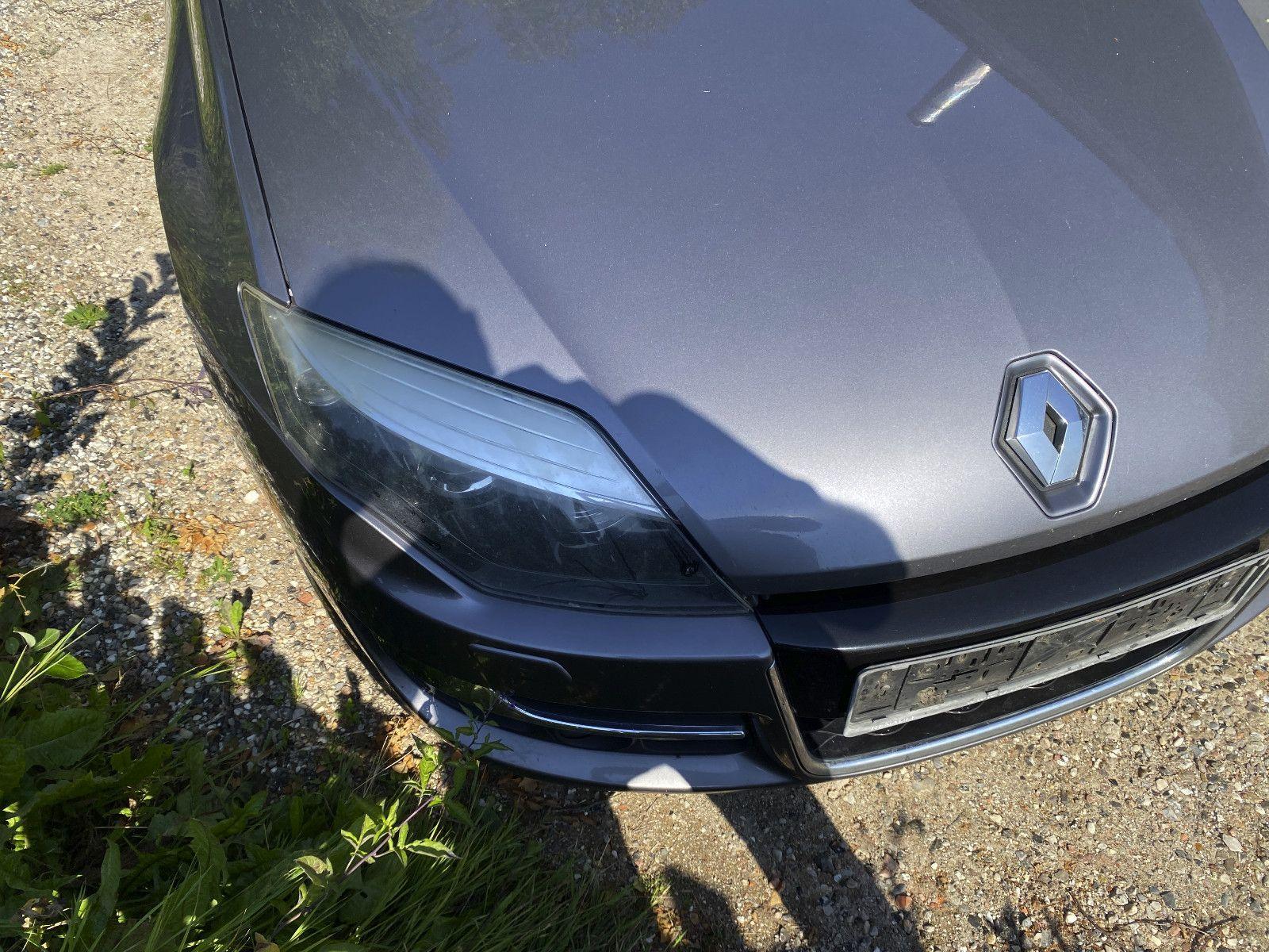 Renault Laguna 2012 — вигляд ззаду