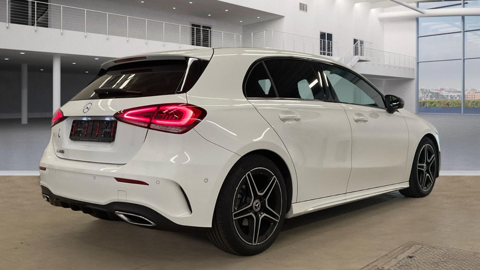 Fahrzeugabbildung Mercedes-Benz A 200 AMG-Line Pano Night Tempomat Kamera Ambi.