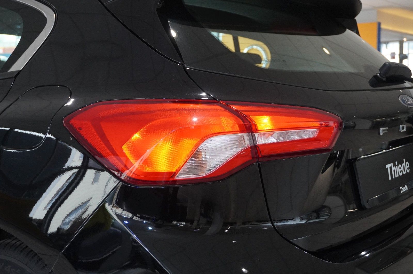 Fahrzeugabbildung Ford Focus Lim. 1.0 COOL & CONN. NAVI/LED/SPORT/SHZ