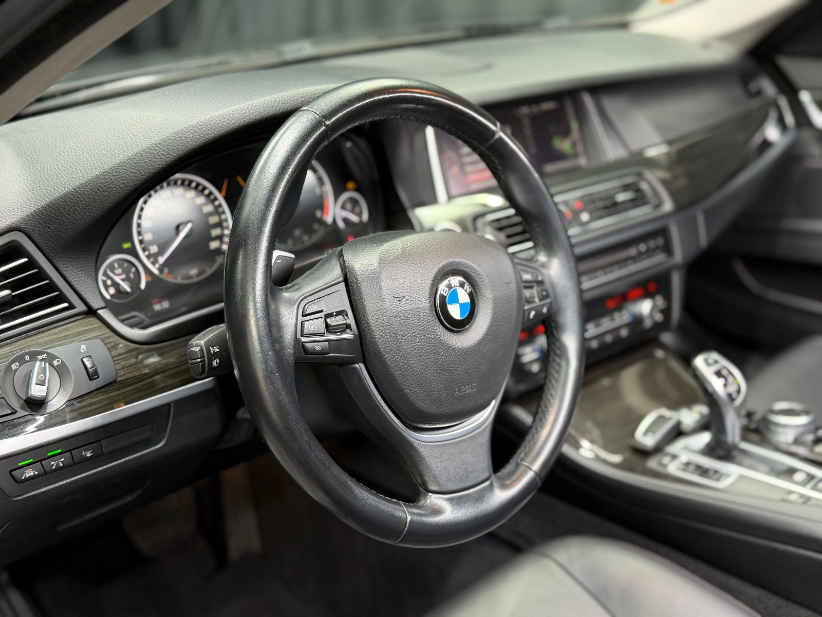 Fahrzeugabbildung BMW 535d Limousine|HuD|HIFI|STANDHZG|NAVI|LEDER