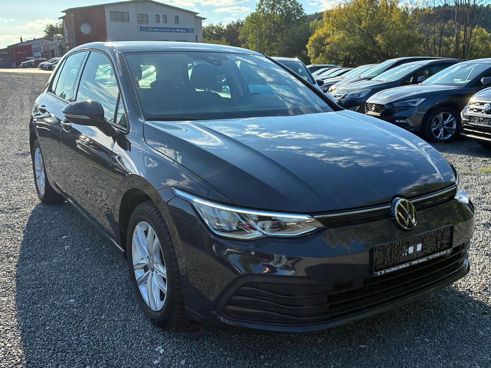 Volkswagen Golf VIII 1.0 eTSI *DSG*LIFE*PDCHI+VO*NAVI*ACC*D