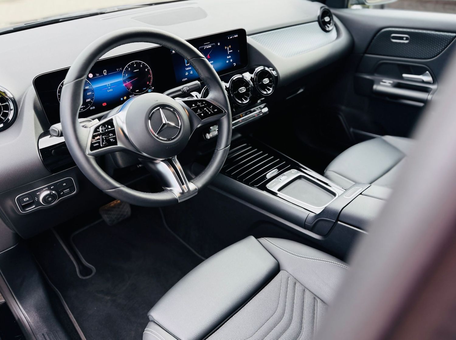 Fahrzeugabbildung Mercedes-Benz GLA 200 PROGRESSIVE Advanced, Distronic, RFK, LE