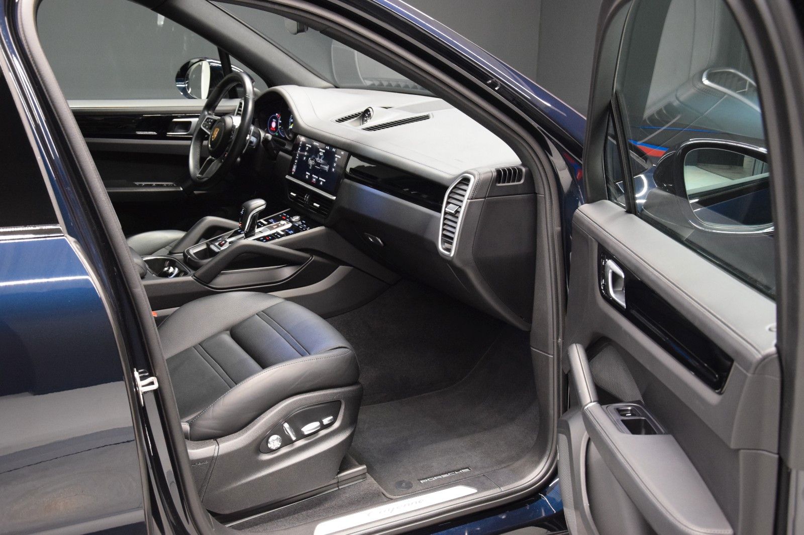 Fahrzeugabbildung Porsche Cayenne E-Hybrid Pano. ACC Matrix. Bose Approv.