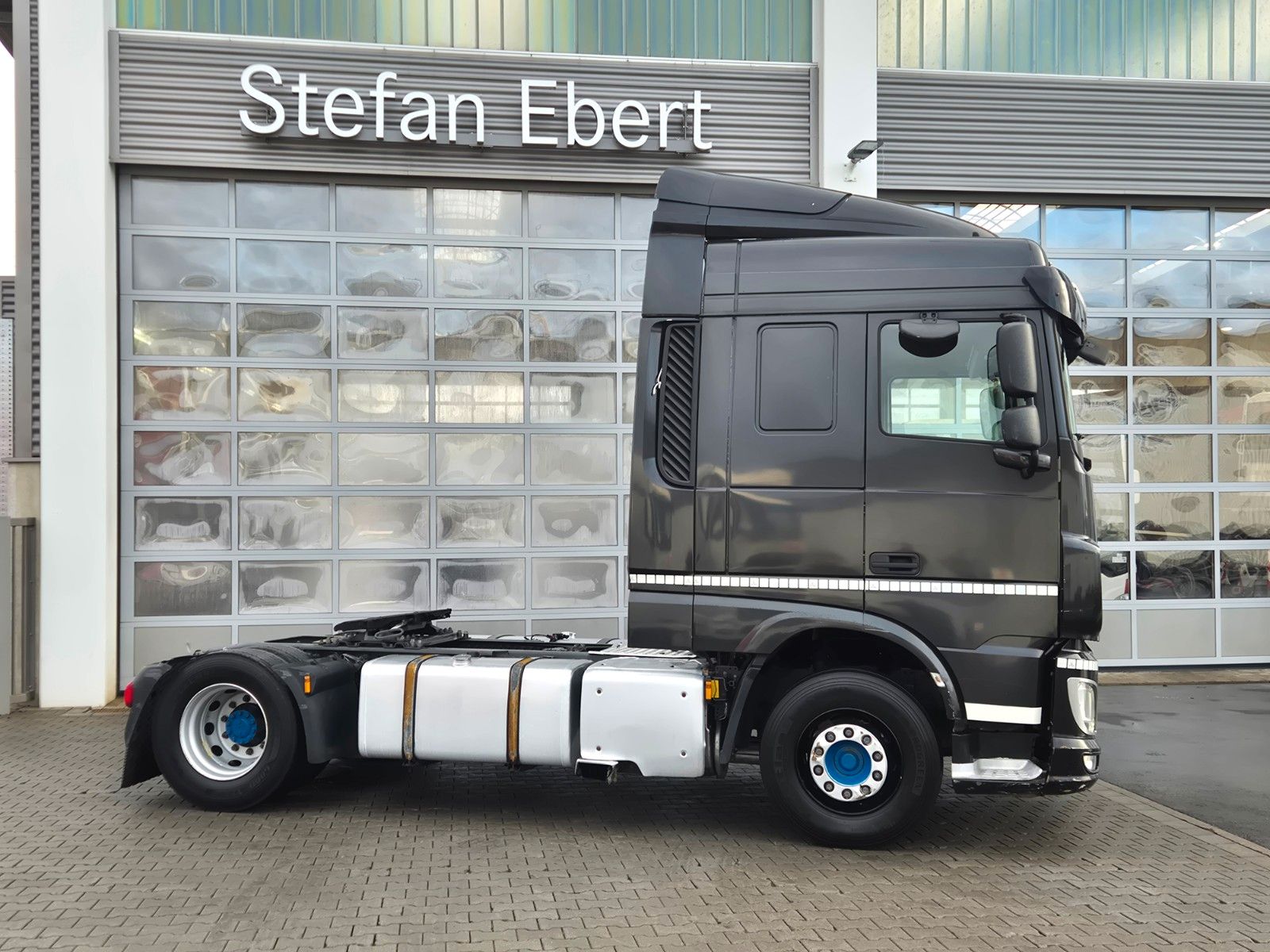 Fahrzeugabbildung DAF XF 450 4x2 Spoiler Klima 2x Tank 2x Bett
