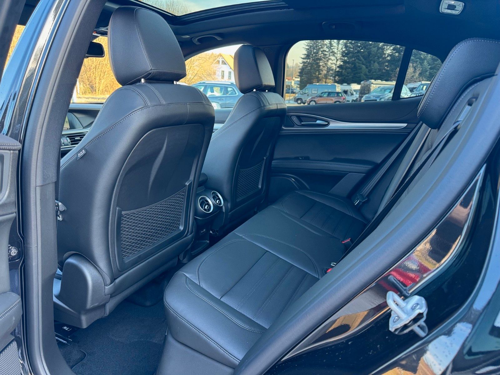 Fahrzeugabbildung Alfa Romeo Stelvio VELOCE 280 PS Glasdach Memory AHK elektr