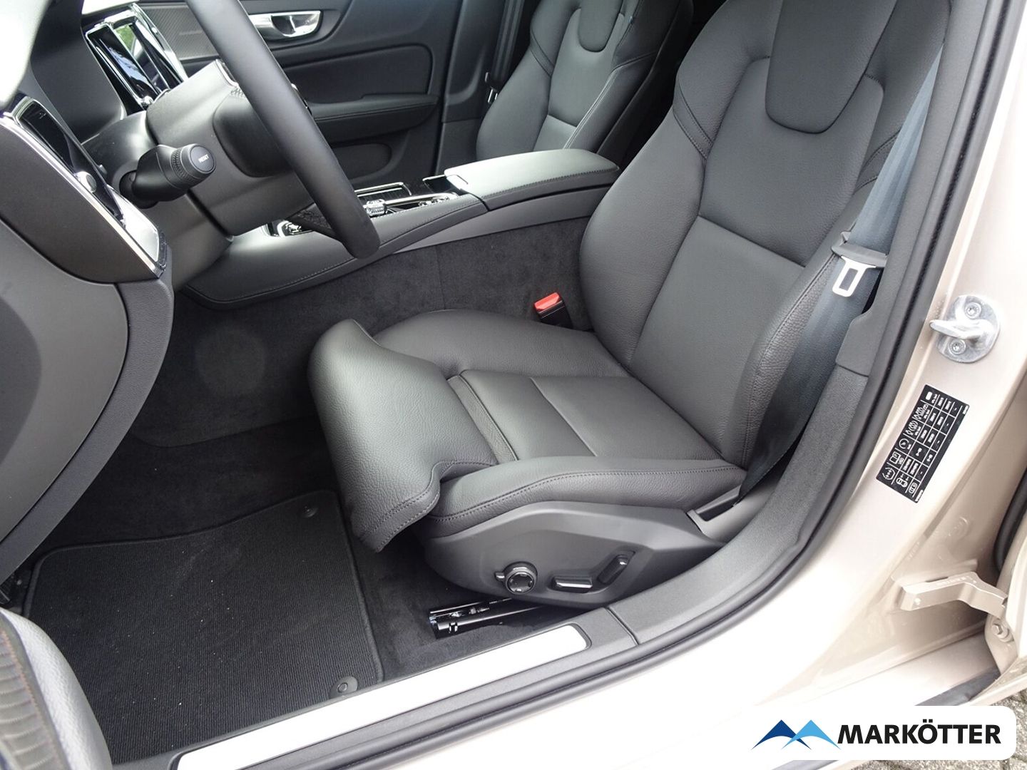 Volvo V60 T6 Plus Dark ACC/CAM/BLIS/4xSHZ/LHZ foto 5