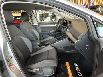 MYAUTOCENTER – Gebraucht- und Jahreswagen mit Werkstattservice in Pfaffenhofen Volkswagen Golf VIII Variant *Parkass.*LED*Virtuel*AHK*
