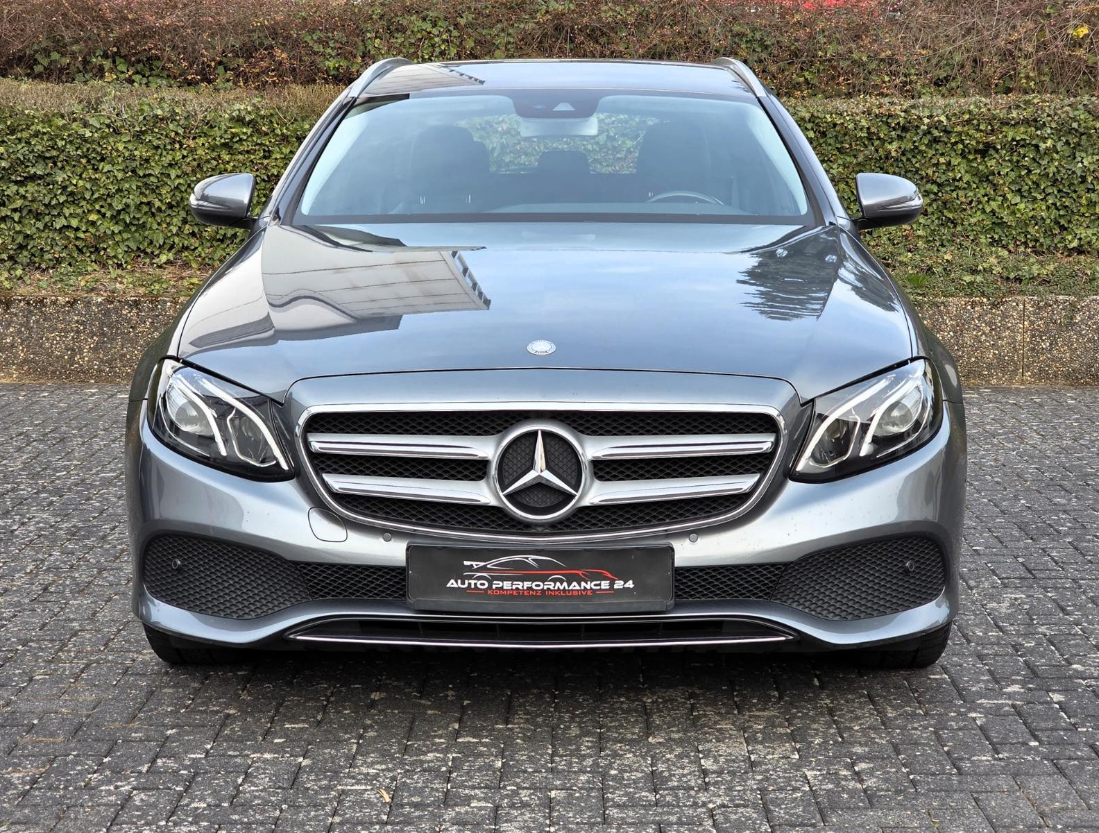 Mercedes-Benz E 220D T AUTOMATIK*LED*RFK*BSA*NAVI*GRA*PDC*SHZ