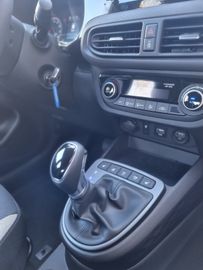 Fahrzeugabbildung Hyundai New i10 1.2 TREND Automatik KOMFORT SHZ PDC