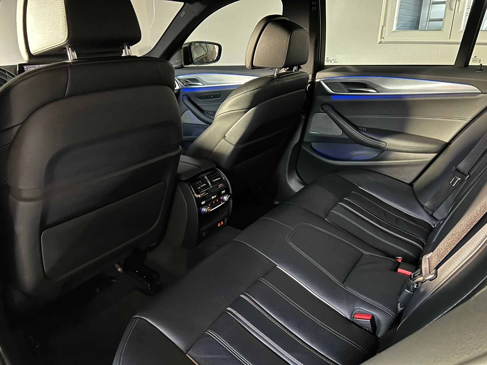 Fahrzeugabbildung BMW M550 d xDrive/LASER/ACC/DAB/H&K/DRIV. ASS. PLUS