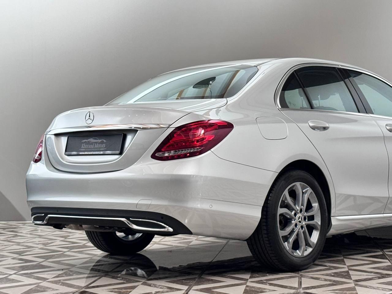 Mercedes-Benz C 180 Avantgarde Limousine Navi RFK