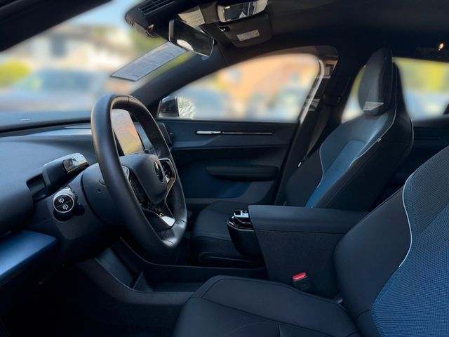 Volvo EX30 Plus 2WD Pure Electric