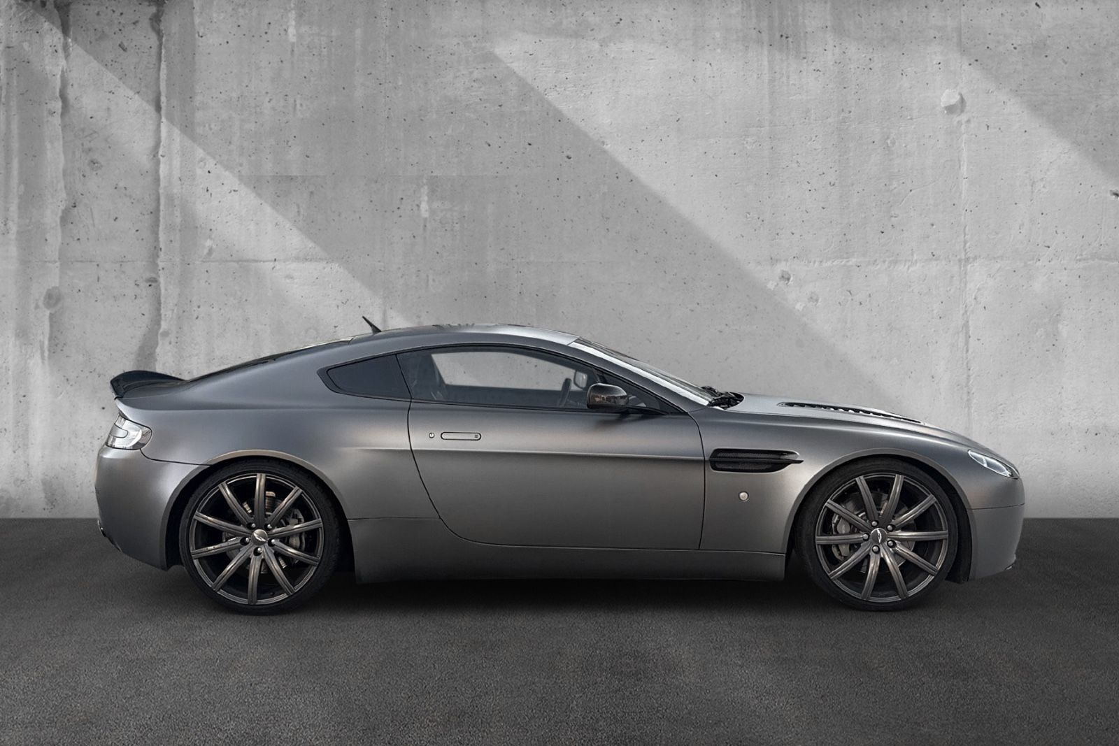 Fahrzeugabbildung Aston Martin V8 Vantage*Handschalter*Deutsches Auto