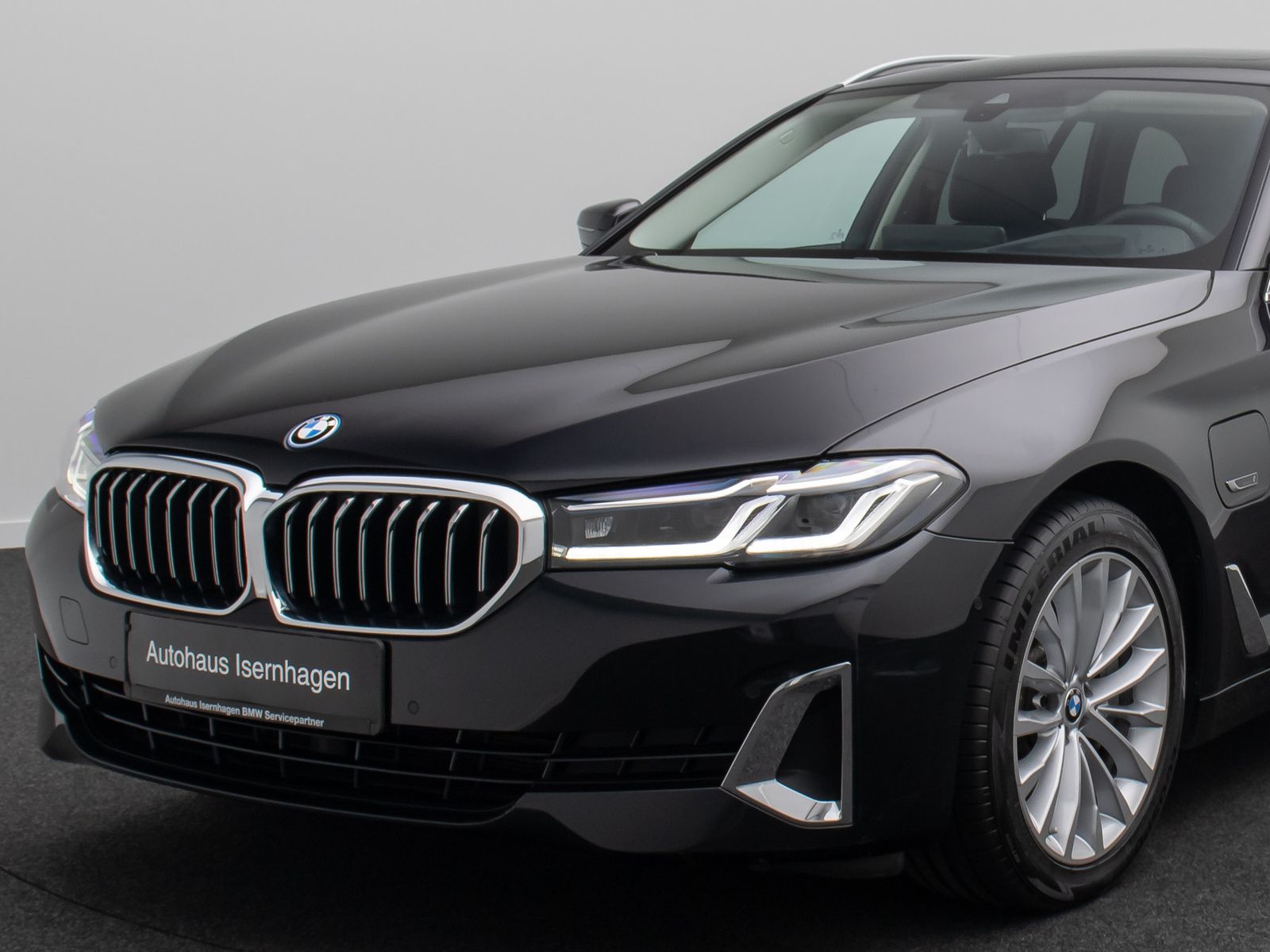 Fahrzeugabbildung BMW 530e Luxury Line Laser HUD HiFi DAB Panorama 18"