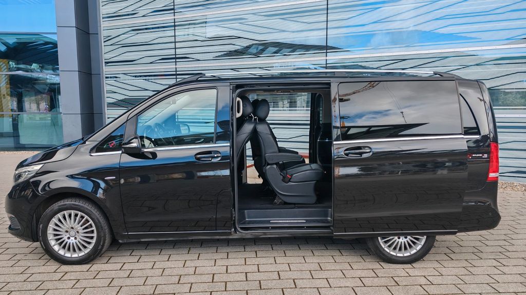 Image of Mercedes-Benz V 220