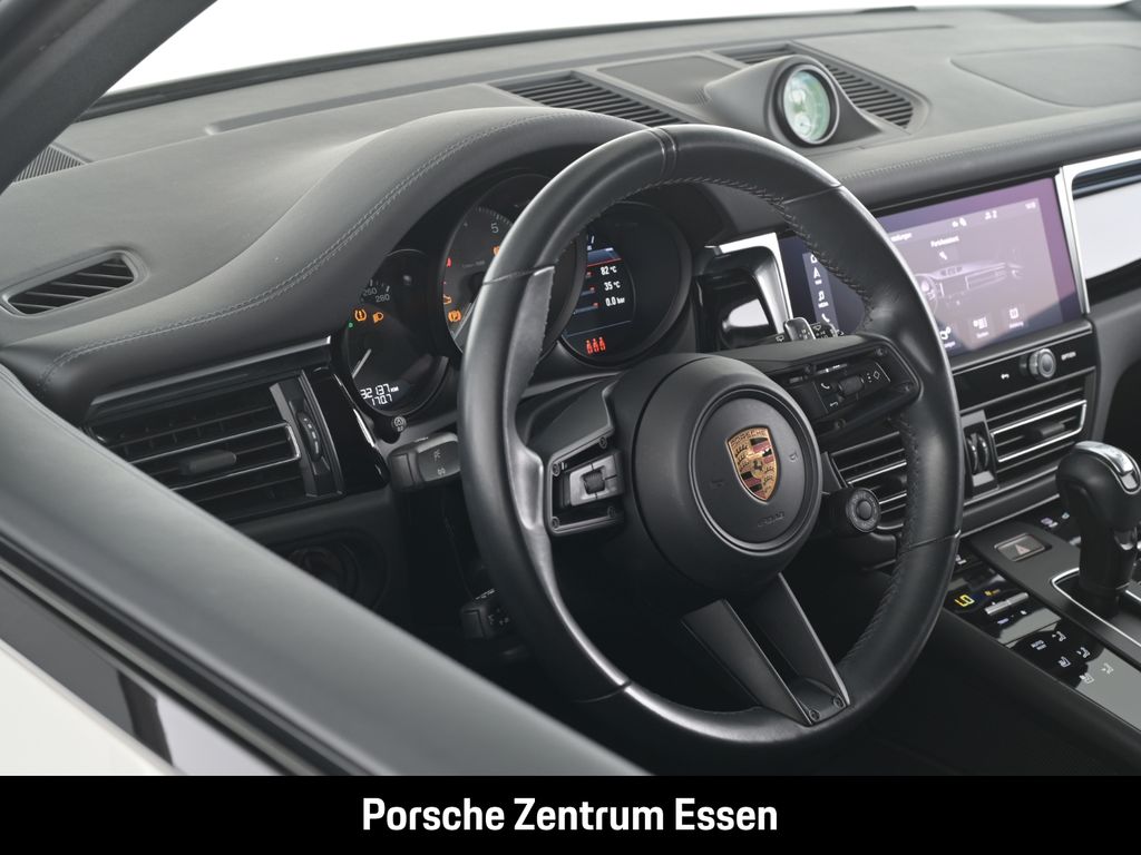 PORSCHE Macan 2022