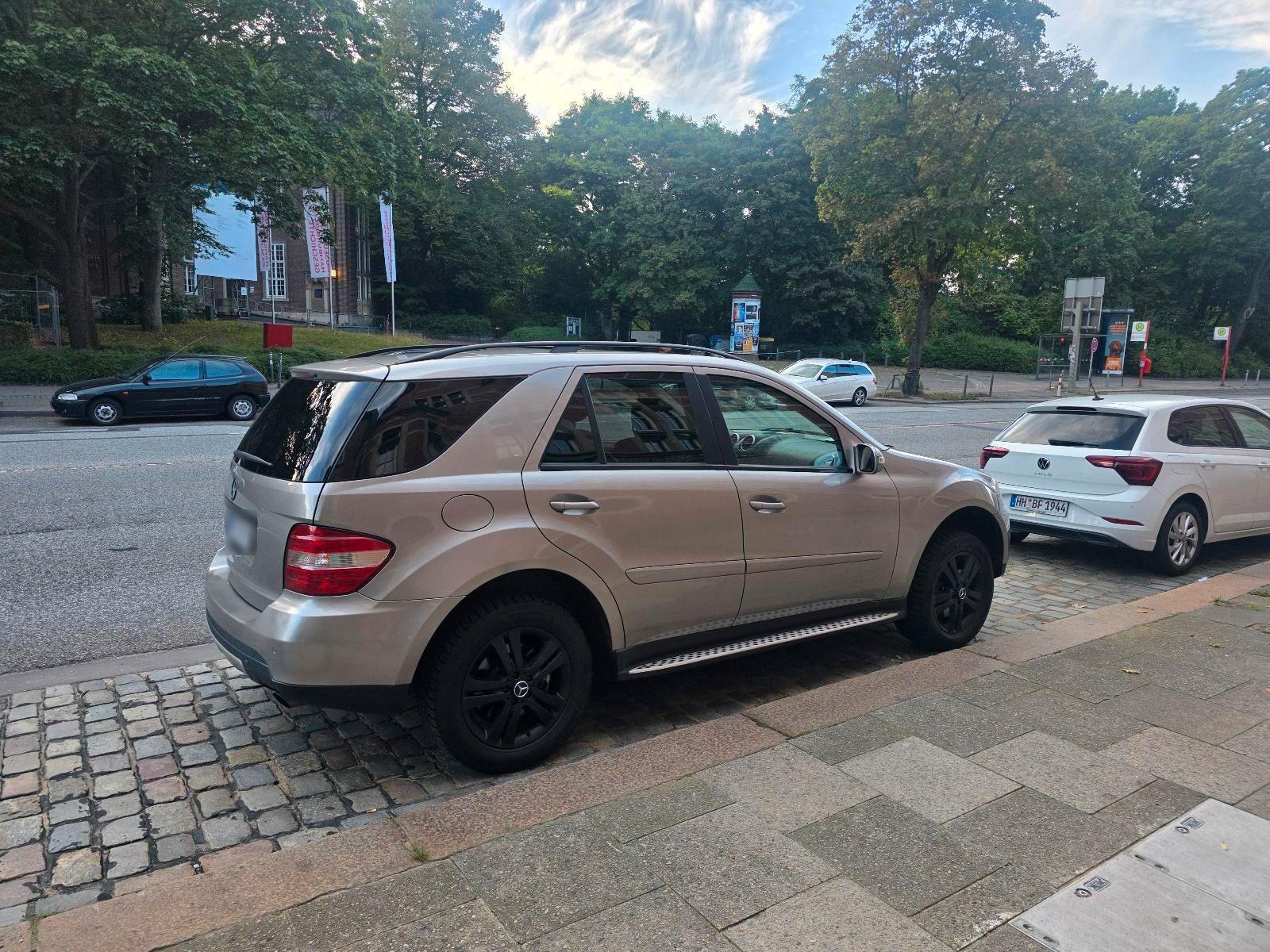 Mercedes-Benz ML280 2006 — rear view