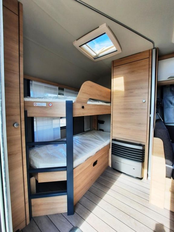 Fahrzeug Übersicht 11 Fahrzeugabbildung Knaus Südwind 540 FDK Black Selection Verfüg./Sparen S