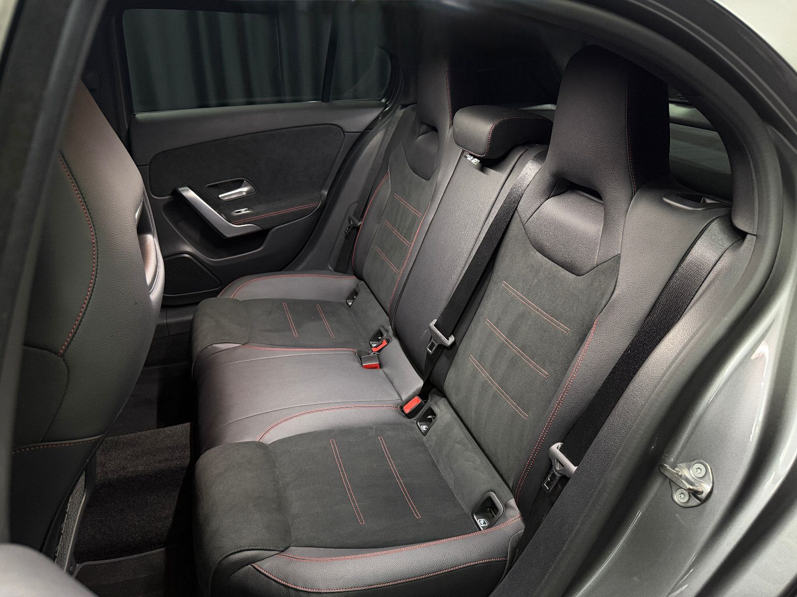 Fahrzeugabbildung Mercedes-Benz A 250 4Matic|AMG-LINE|360°|STDHZG