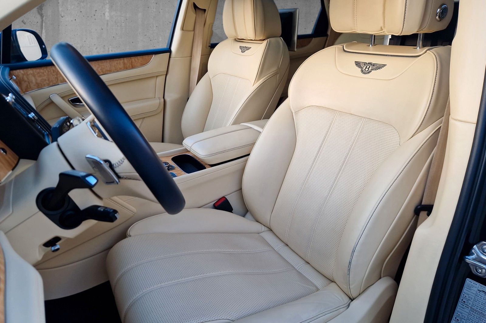 Fahrzeugabbildung Bentley Bentayga V8 Diesel*Massage*AHK*Schiebedach*VOLL