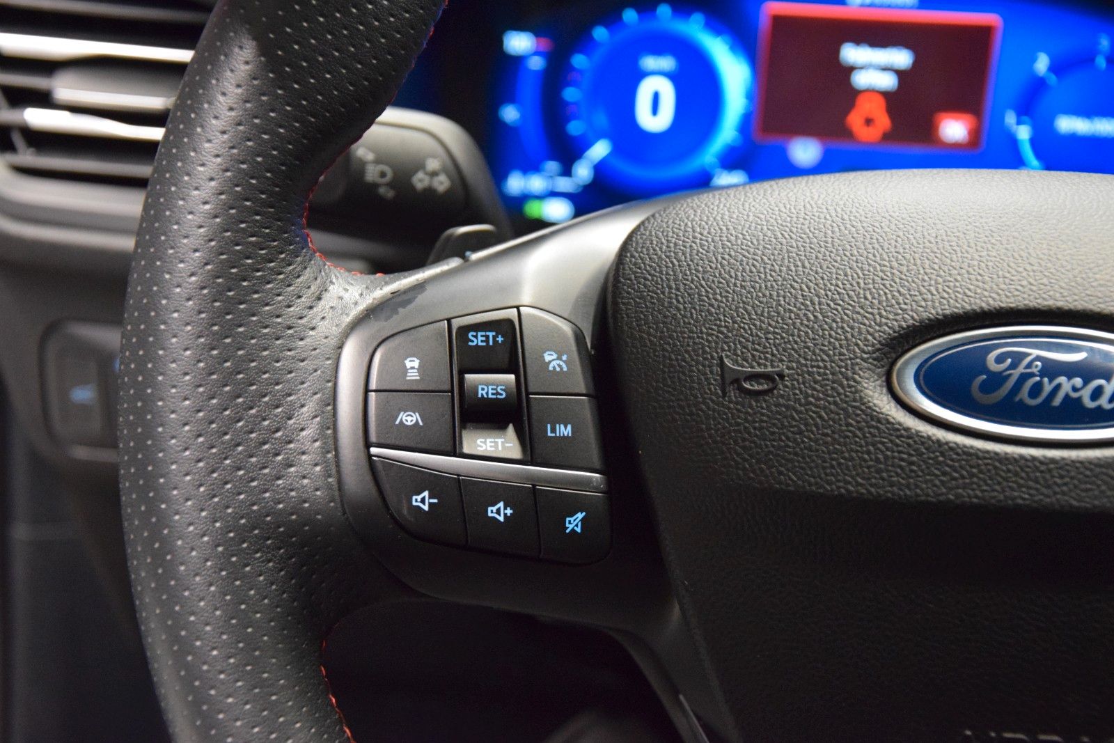 Fahrzeugabbildung Ford Kuga ST-Line X Pano HuD Leder ACC Kamera B&O Amb