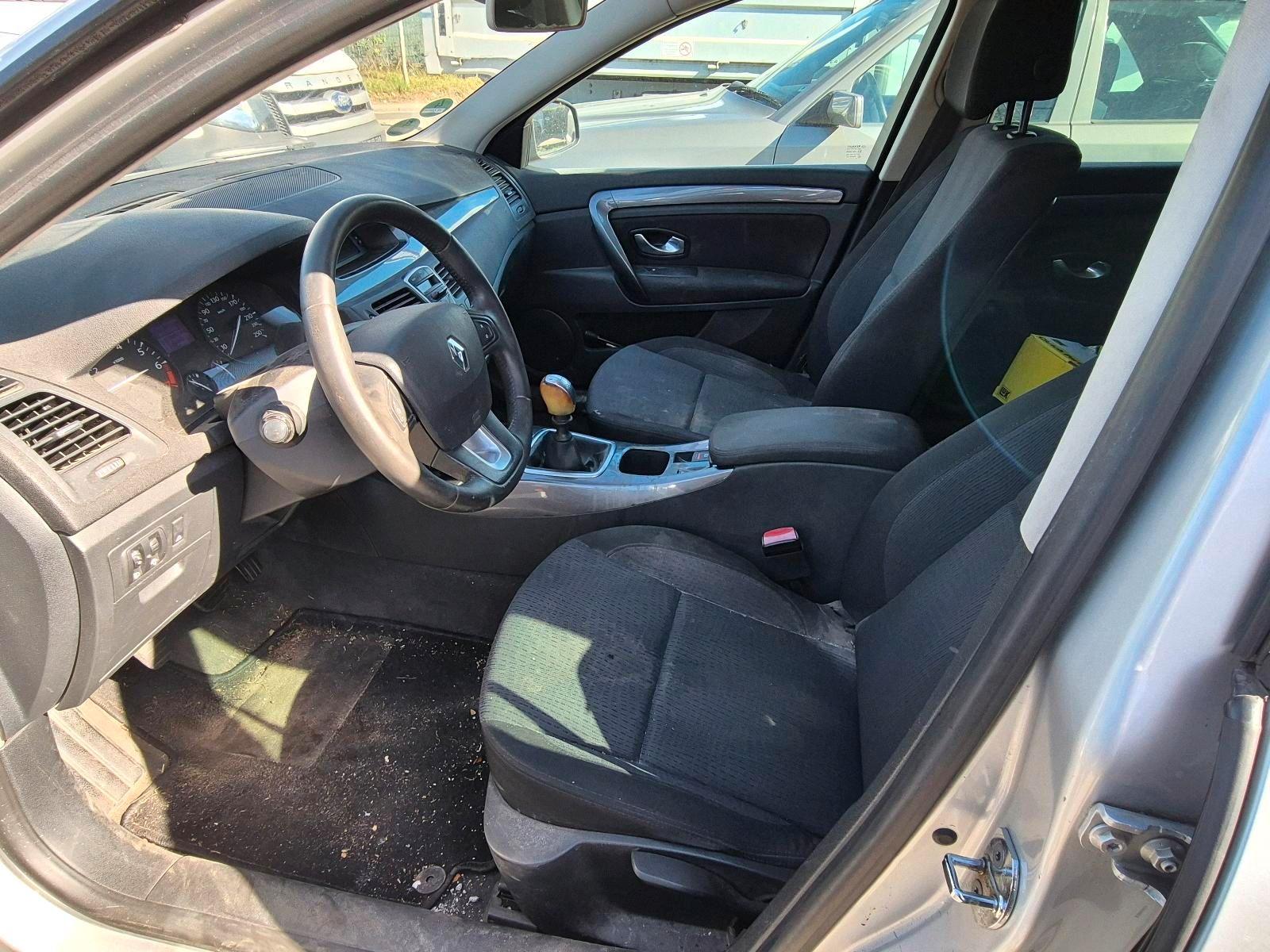 Renault Laguna 2010 — photo 6
