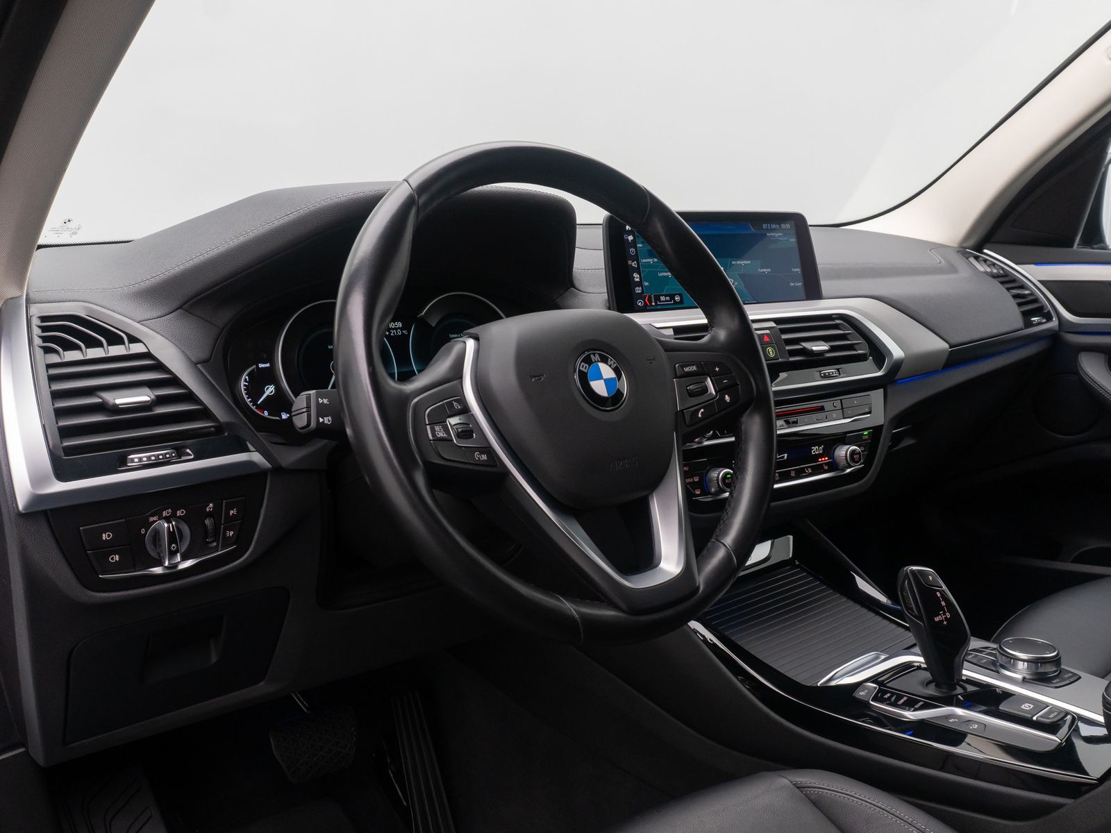 Fahrzeugabbildung BMW X3 xD20d Luxury Line Kamera AHK HUD Alarm 19Zoll