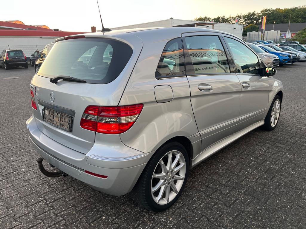 Mercedes-Benz B 200