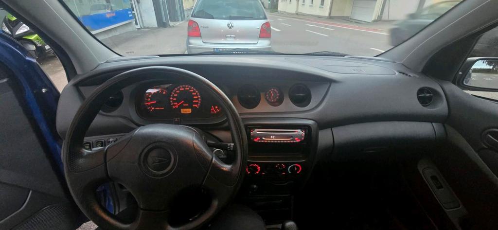 Daihatsu YRV