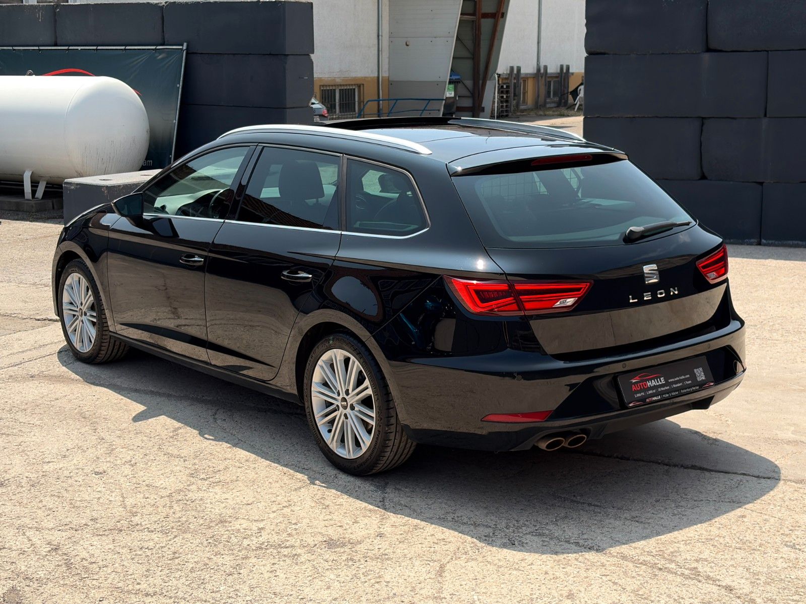 Fahrzeugabbildung SEAT Leon ST 1.5 TSI DSG Xcellence CarPlay PANO CAM