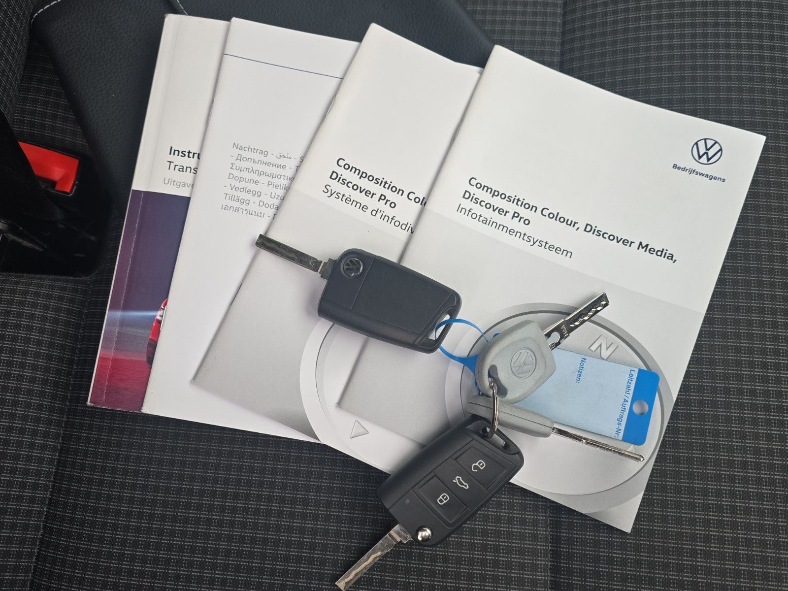 Fahrzeugabbildung Volkswagen T6 Transporter Kombi Lang 9-Sitze Tempomat SHZ