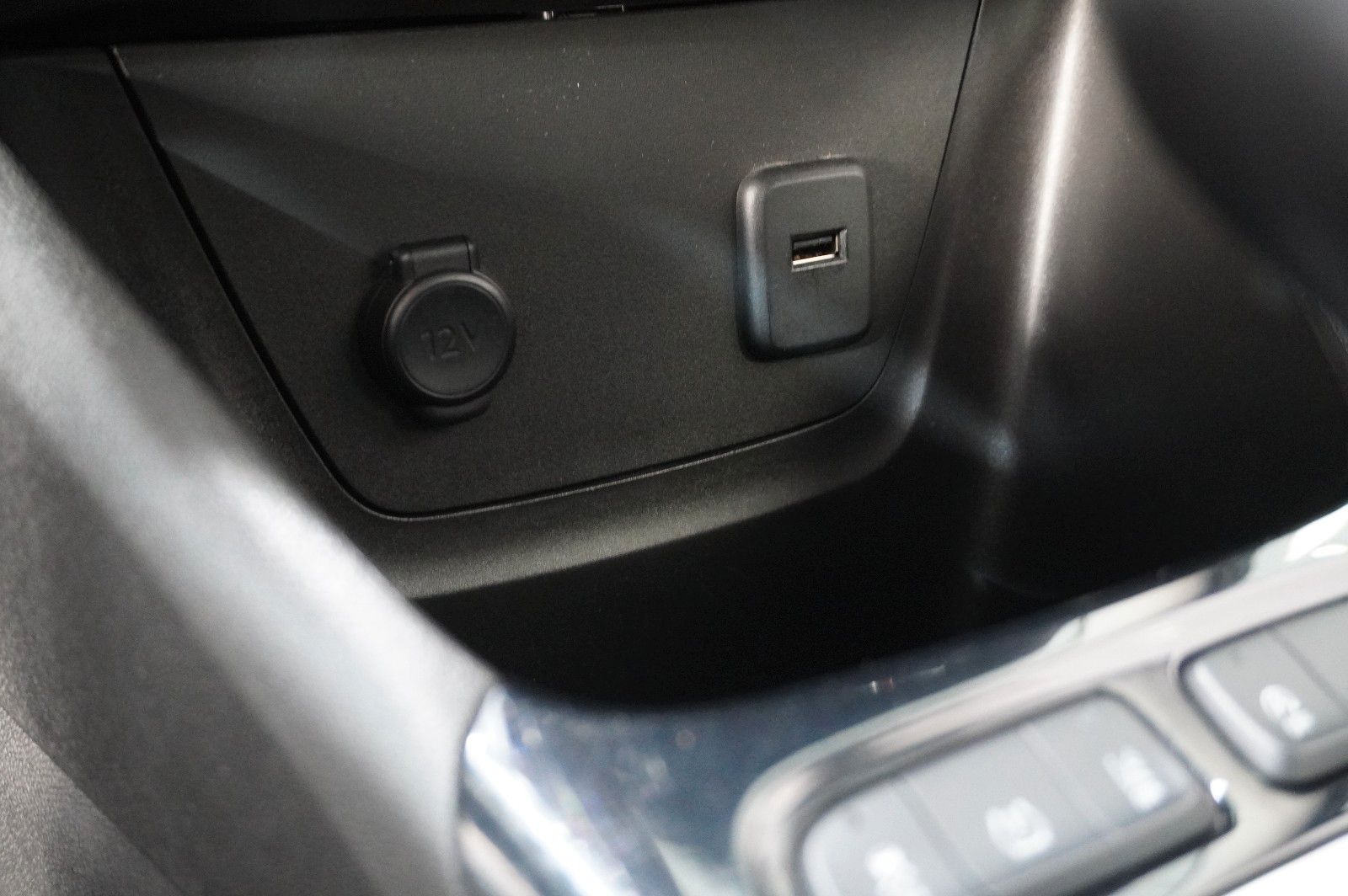 Fahrzeugabbildung Opel Crossland (X) 1.2 EDITION NAVI/LED/KAMERA/DAB+