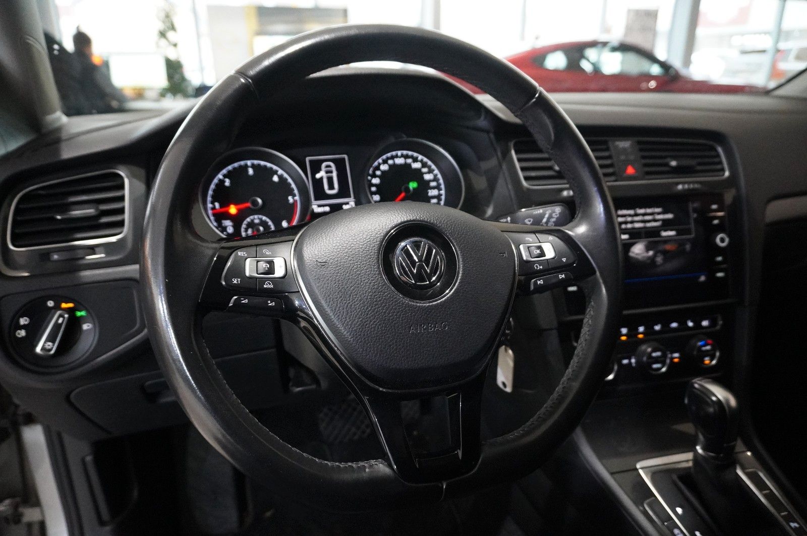 Fahrzeugabbildung Volkswagen Golf VII VARI. 1.6 TDI COMOFRT. DSG NAVI/LED/SHZ