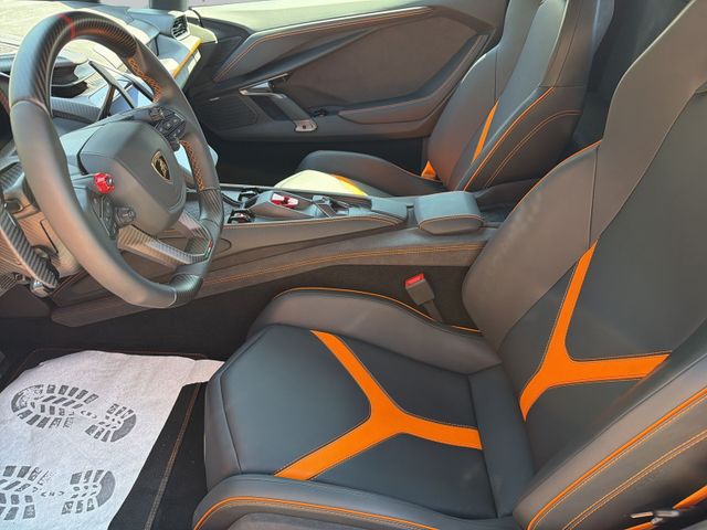 LAMBORGHINI Revuelto – Bild 10