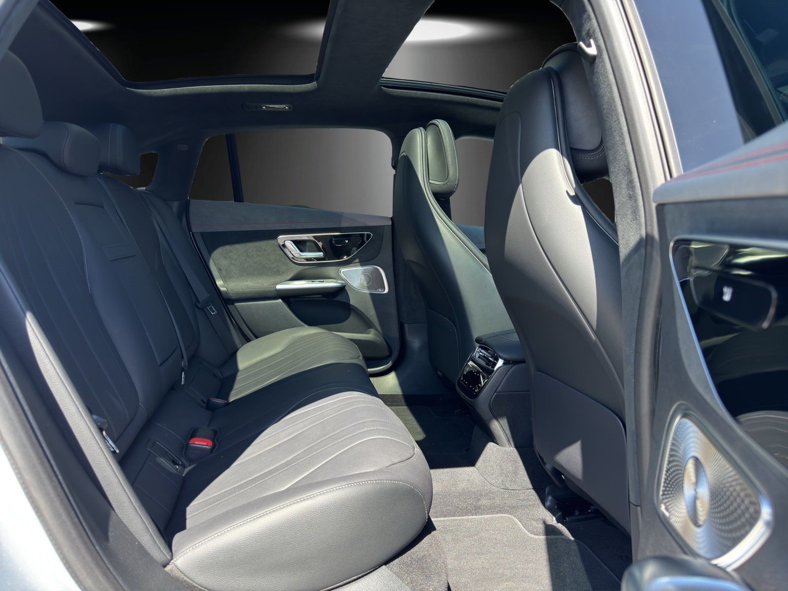 Fahrzeugabbildung Mercedes-Benz EQE350 AMG Prem+ AIRMATIC Massage HAL10° 22kw TV