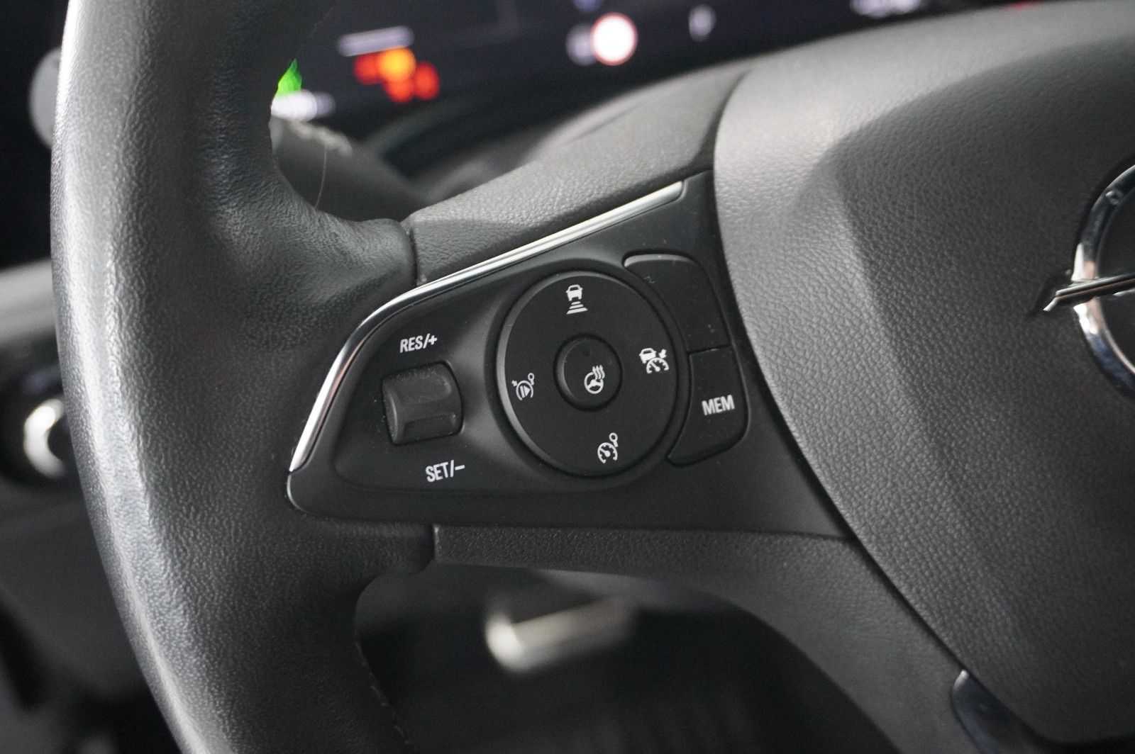 Fahrzeugabbildung Opel Mokka-e ULTIMATE 1-PHASIG NAVI/LED/KAMERA/DAB+